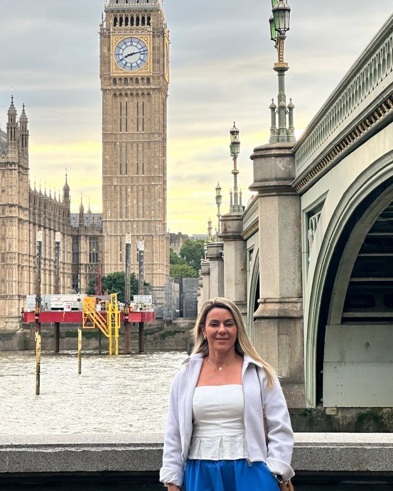Carolina Andrade em Londres, com o Big Ben ao fundo